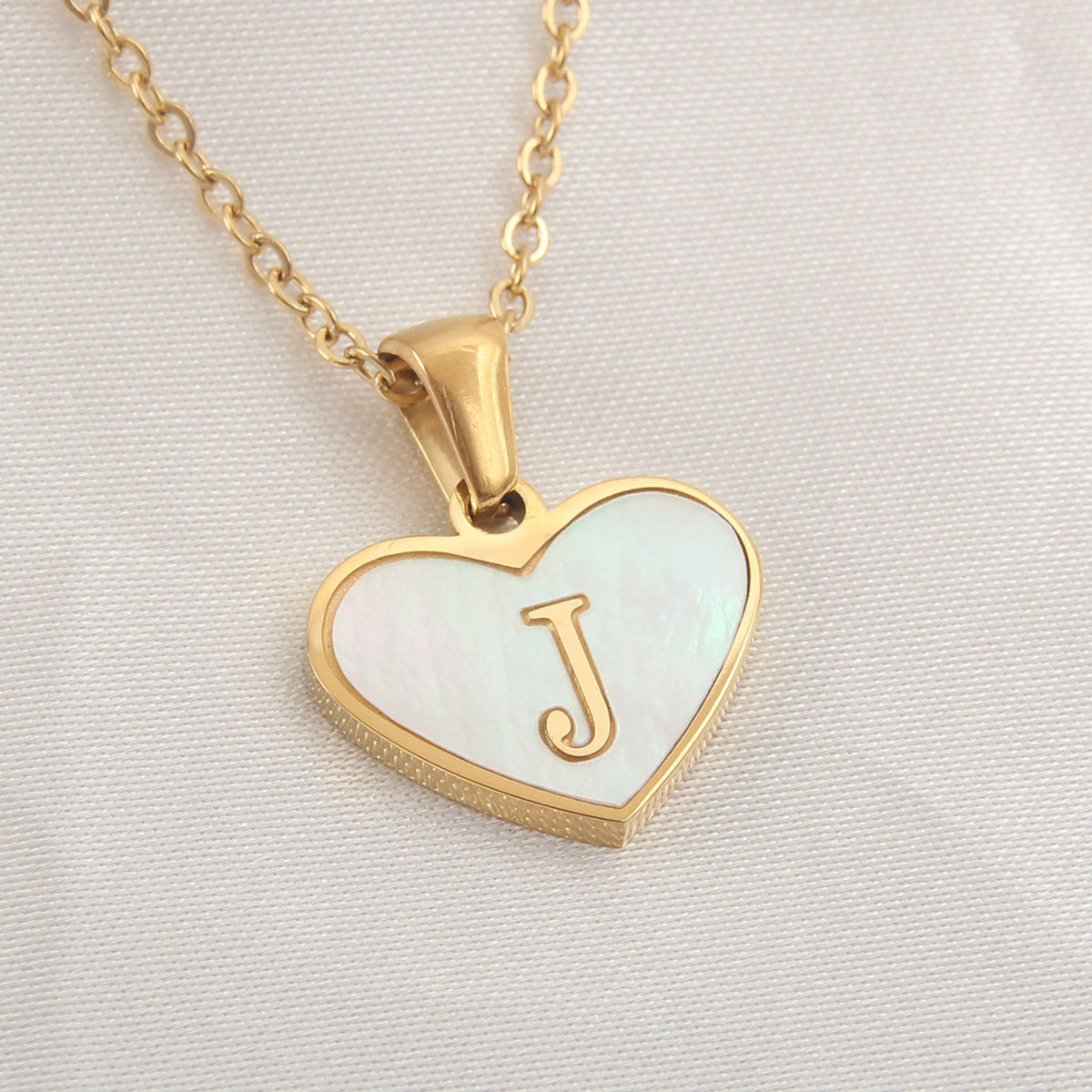 Personalized 26 Letter Heart Shell Necklace – White Shell Love Clavicle Chain for Women
