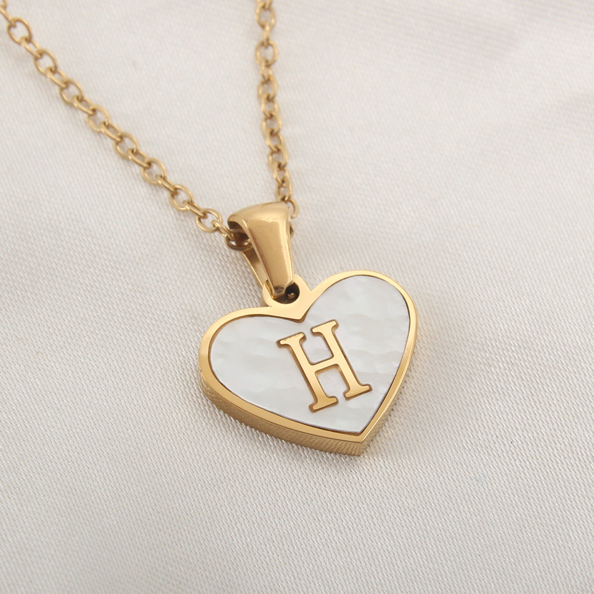 Personalized 26 Letter Heart Shell Necklace – White Shell Love Clavicle Chain for Women
