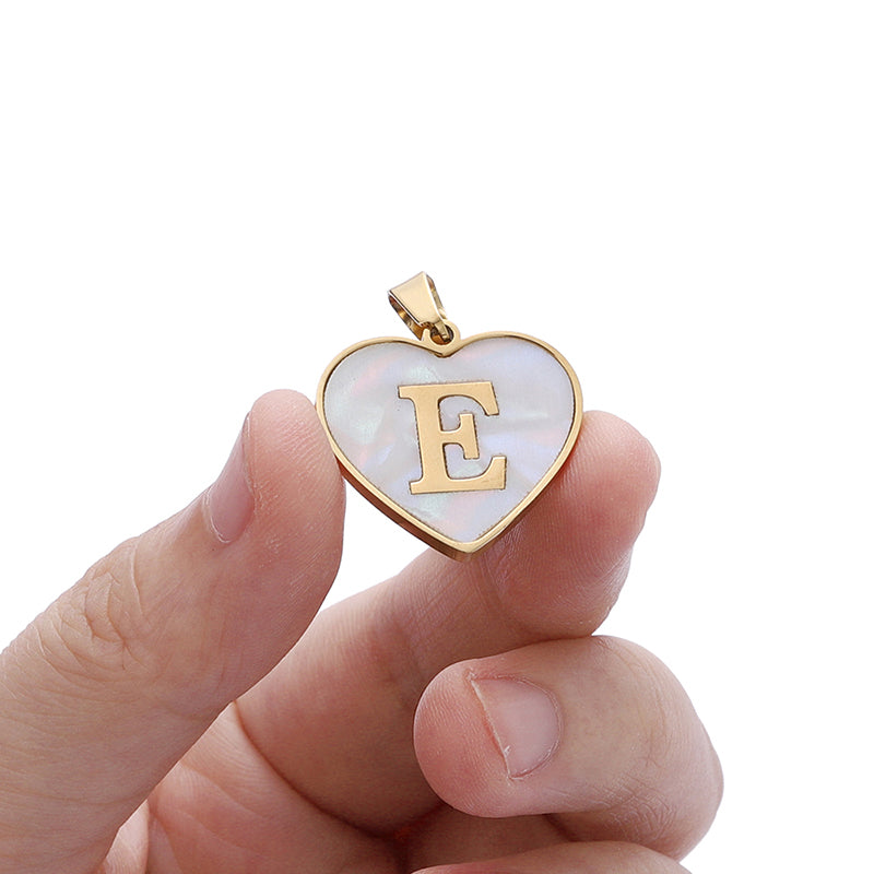Personalized 26 Letter Heart Shell Necklace – White Shell Love Clavicle Chain for Women