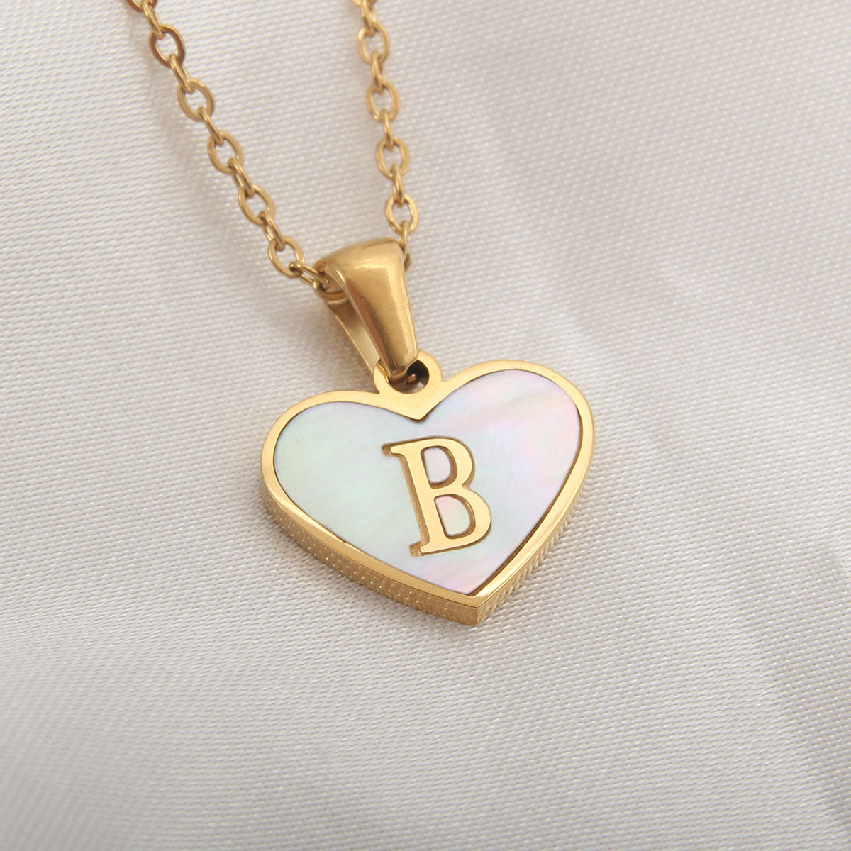 Personalized 26 Letter Heart Shell Necklace – White Shell Love Clavicle Chain for Women
