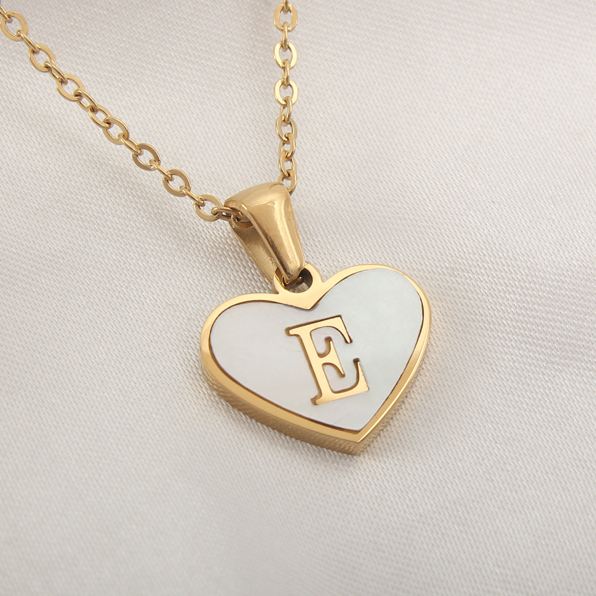 Personalized 26 Letter Heart Shell Necklace – White Shell Love Clavicle Chain for Women