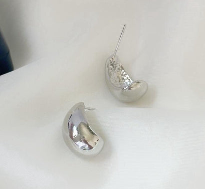 Metal Water Drop Earrings – Niche Luxury Elegant Dangle Earrings for Women