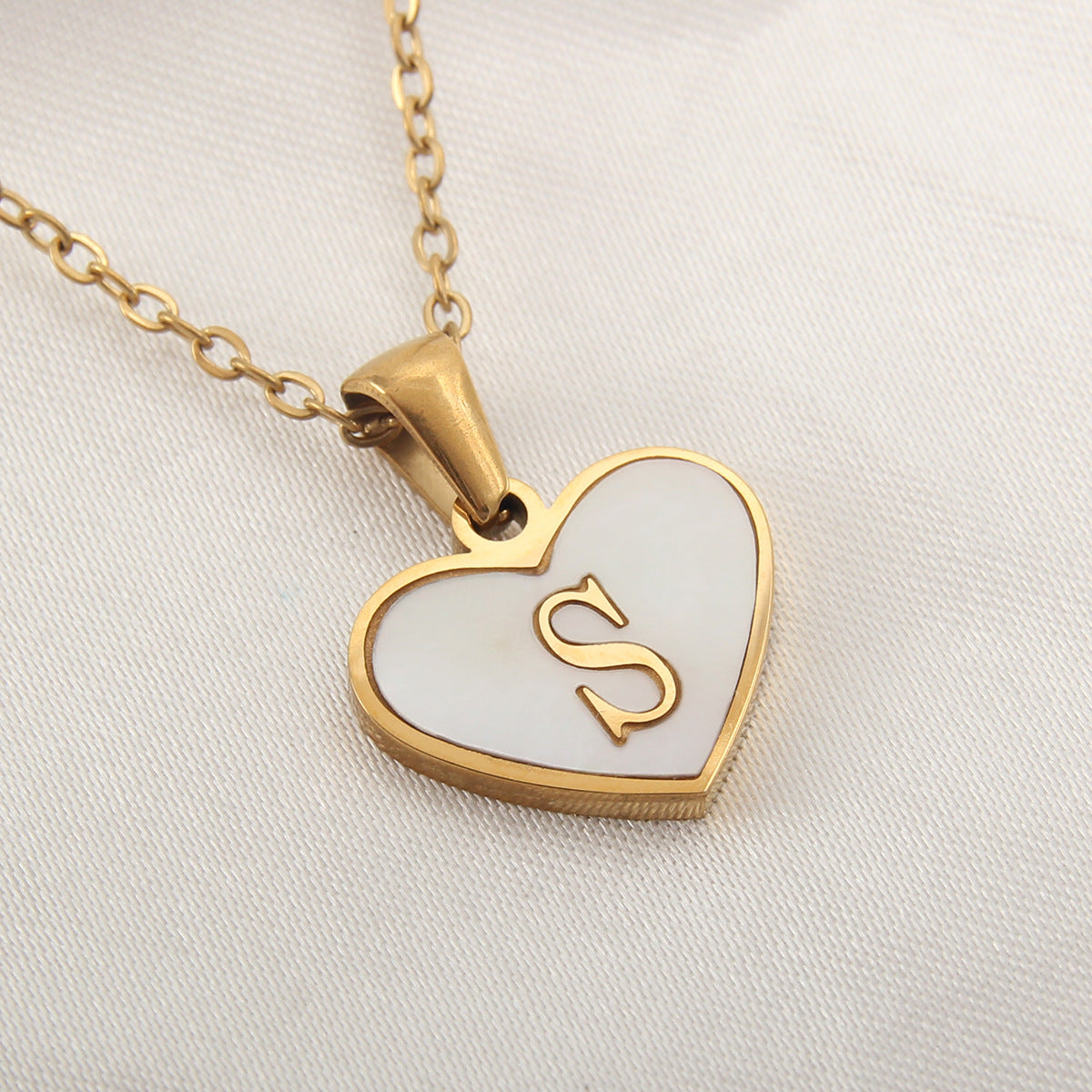 Personalized 26 Letter Heart Shell Necklace – White Shell Love Clavicle Chain for Women